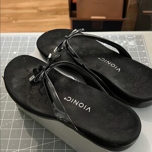 Vionic Women's Glossy Black Sandals